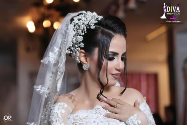 خليكي مميزة بفورمة شعر ولا أحلى من ديفا أتيليه وميك أب أستوديو 🌹🎊