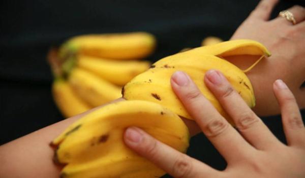   فوائد قشرة الموز للبشرة
